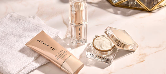 Niacinamide vs. Hyaluronic Acid: Which One Does Your Skin Really Need?