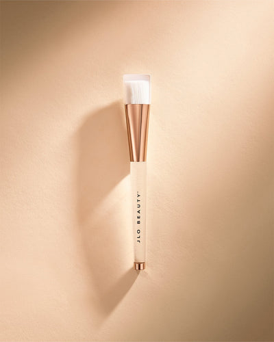 eye cream skincare brush